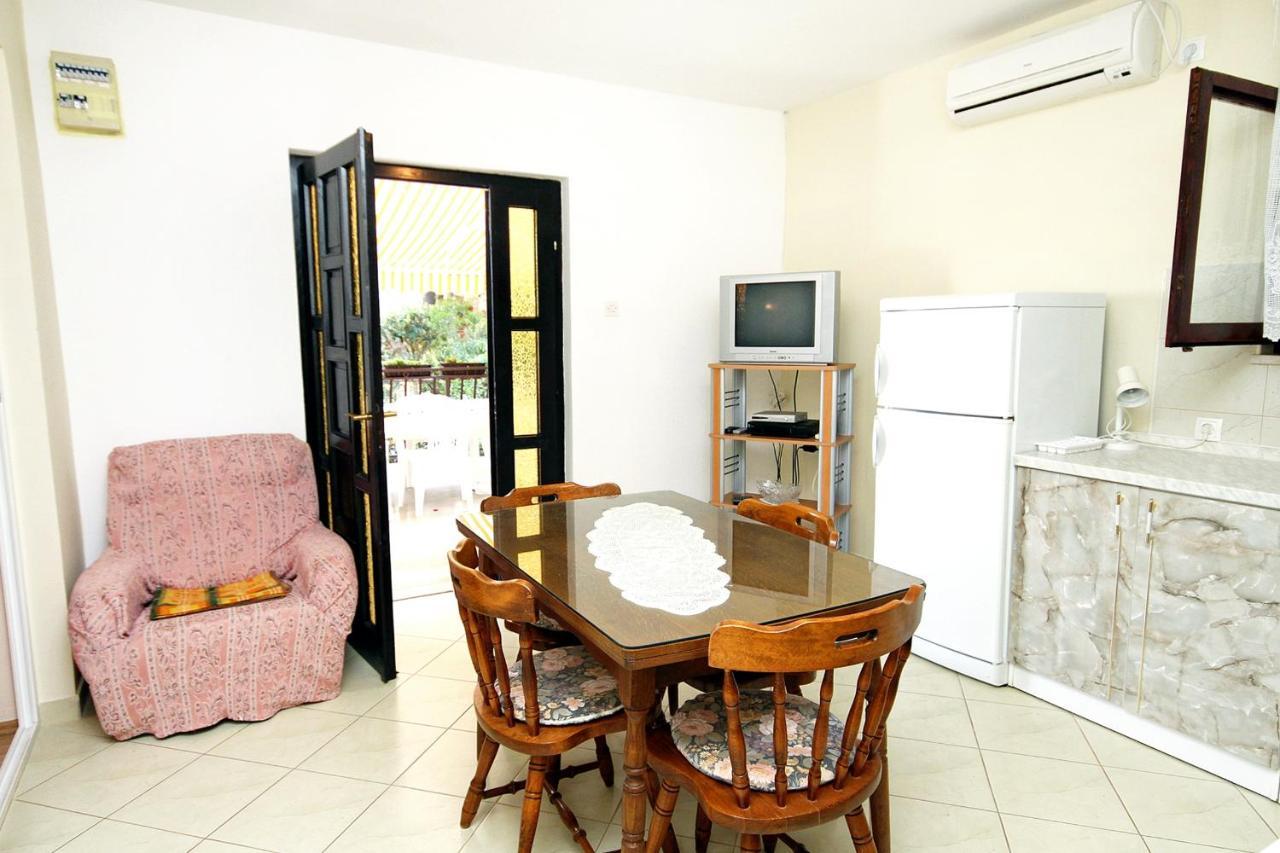 Apartments By The Sea Brgulje, Molat - 6241 Exterior photo